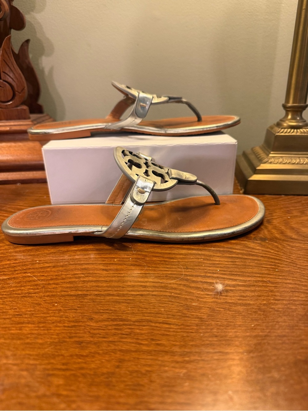 Tory Burch Miller Silver/Tan Leather Logo Thong Sandals Size 8.5 - Picture 7 of 10